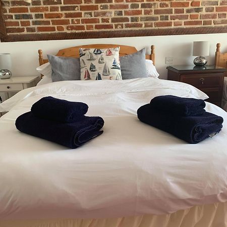 Ye Olde White Harte Hotel Burnham-on-Crouch Quarto foto